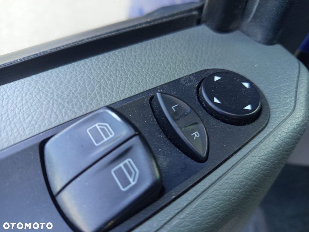 Mercedes-Benz VITO - 27