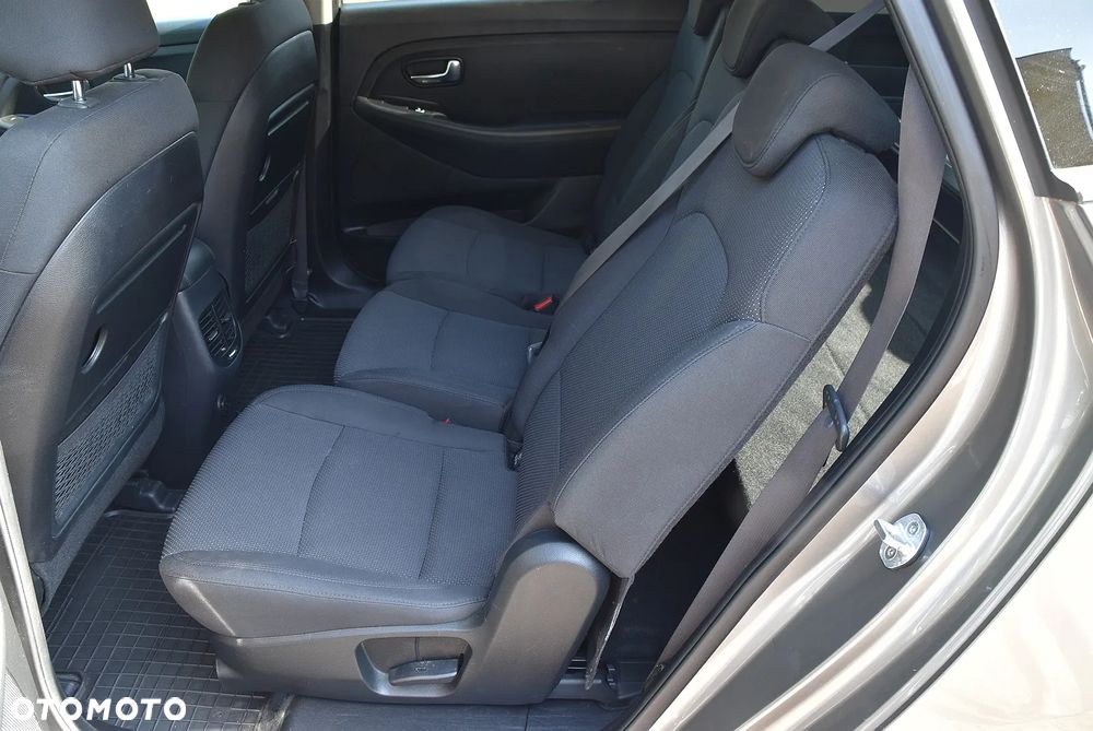 Kia Carens - 18