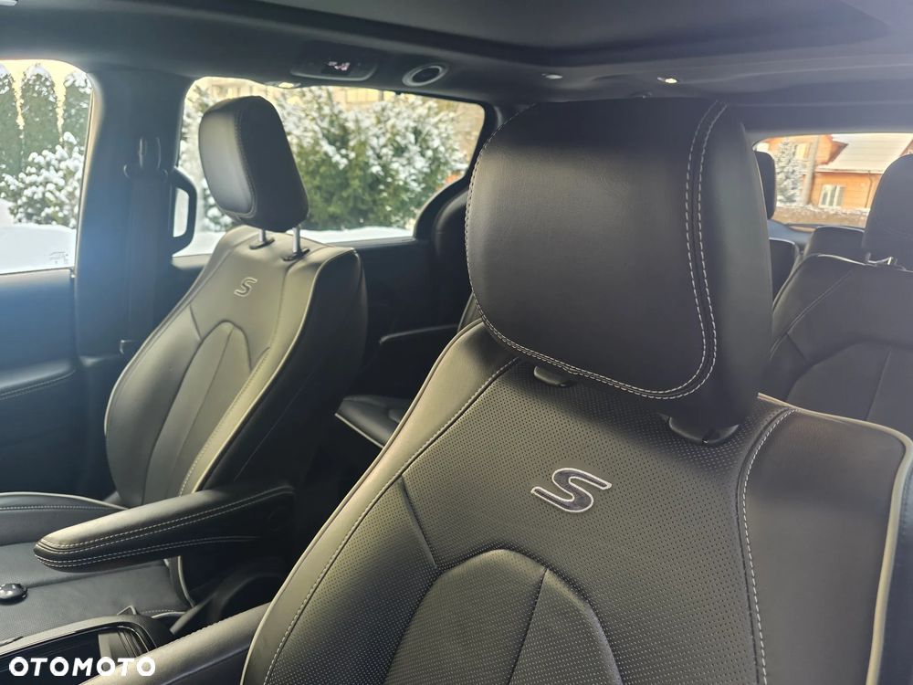 Chrysler Pacifica - 11