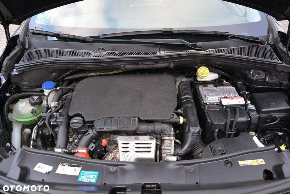 Peugeot 2008 1.2 Pure Tech GPF Allure S&S - 36