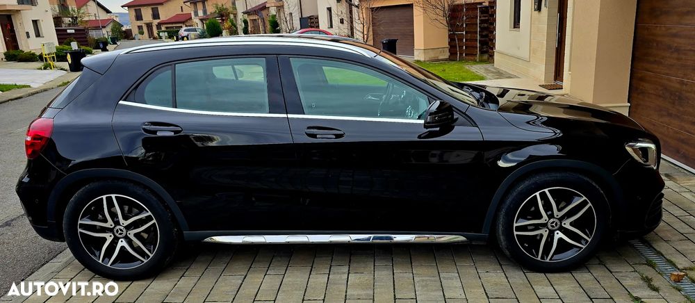 Mercedes-Benz GLA 180 AMG Line - 2