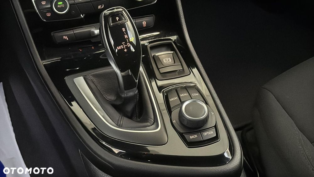 BMW Seria 2 218d - 17