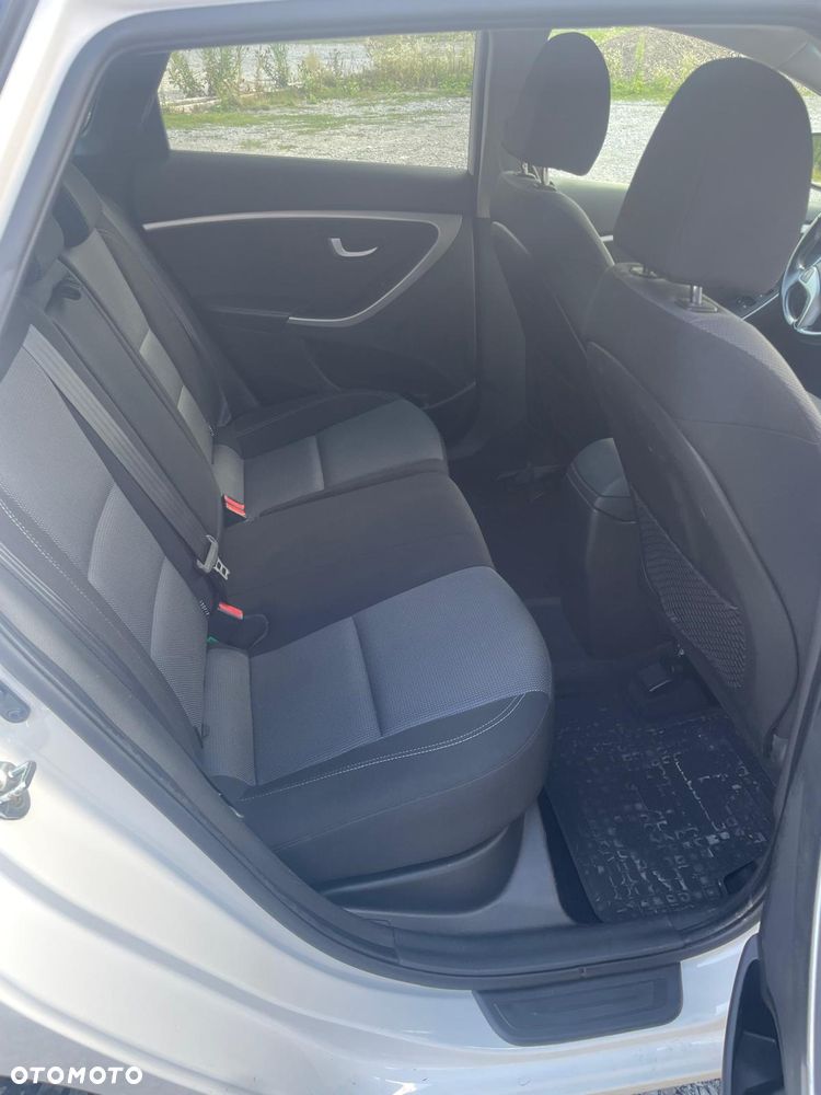 Hyundai i30 blue Kombi 1.6 CRDi Classic Navigation - 11