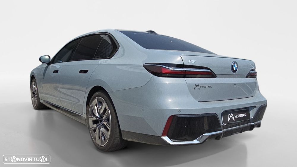 BMW i7 xDrive60 Pack Desportivo M - 3