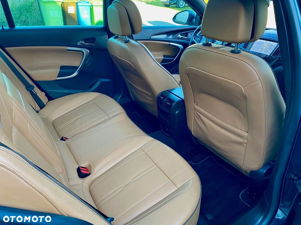 Opel Insignia 2.0 ECOTEC DI Turbo 4x4 Sports Tourer Business Edition - 14