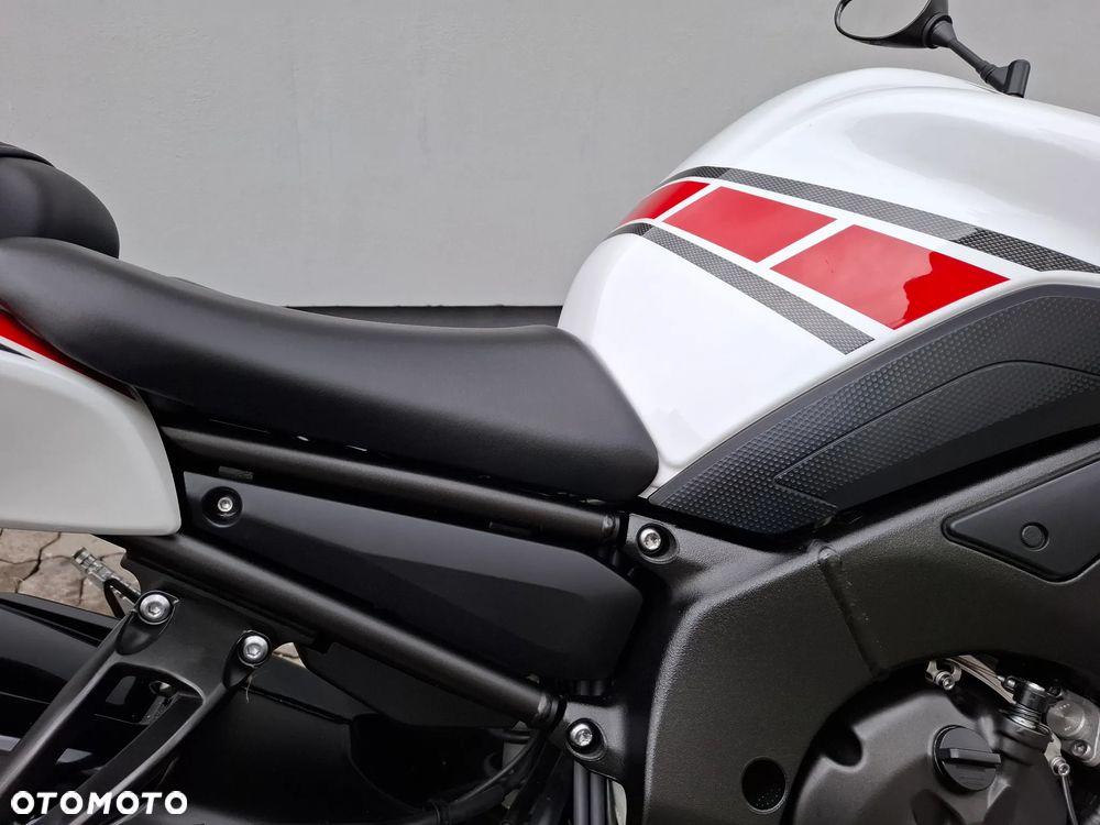 Yamaha FZ8 - 17