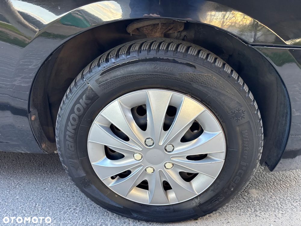 Kia Carens 1.6 Tour - 28