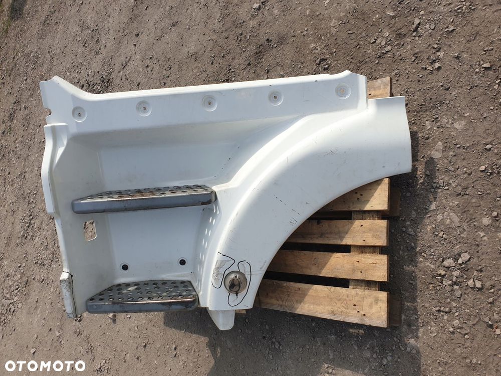 stopnica lewa nadkole man tgx tga 81615100833 - 1