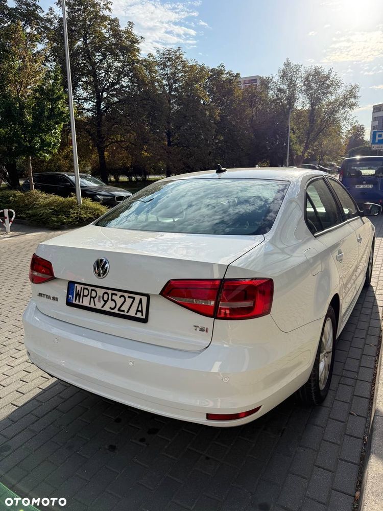 Volkswagen Jetta - 1