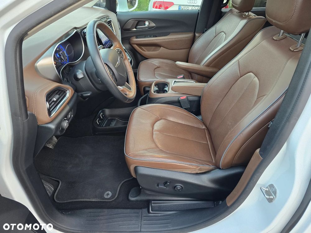 Chrysler Pacifica - 28
