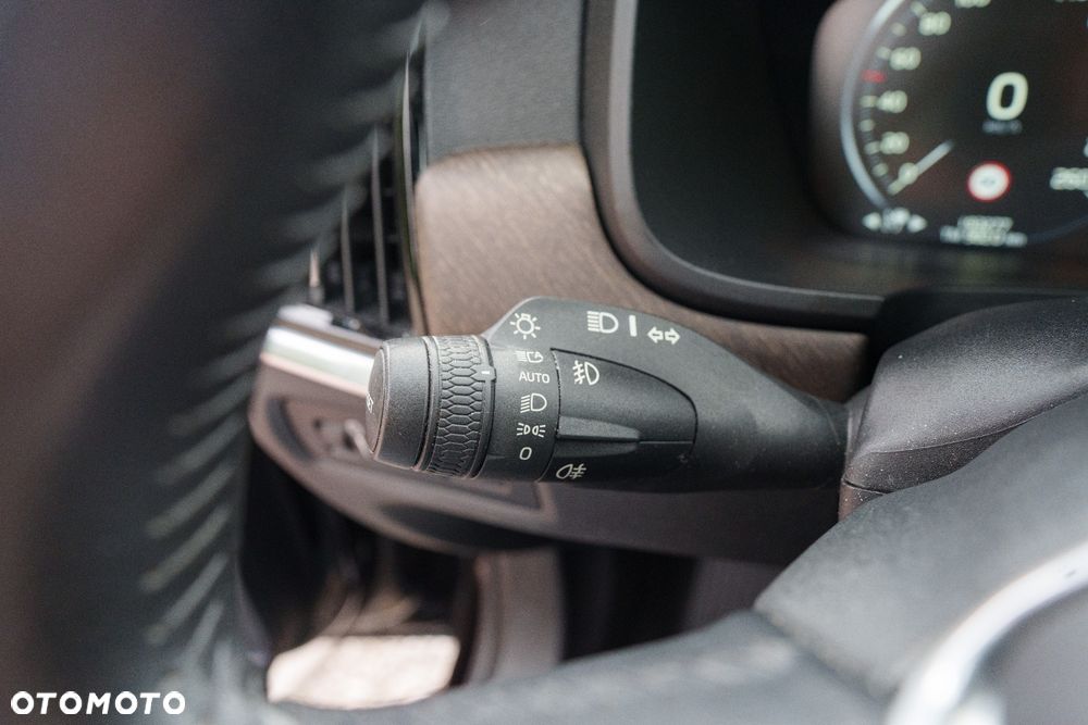 Volvo V90 Cross Country D4 AWD Geartronic Pro - 24