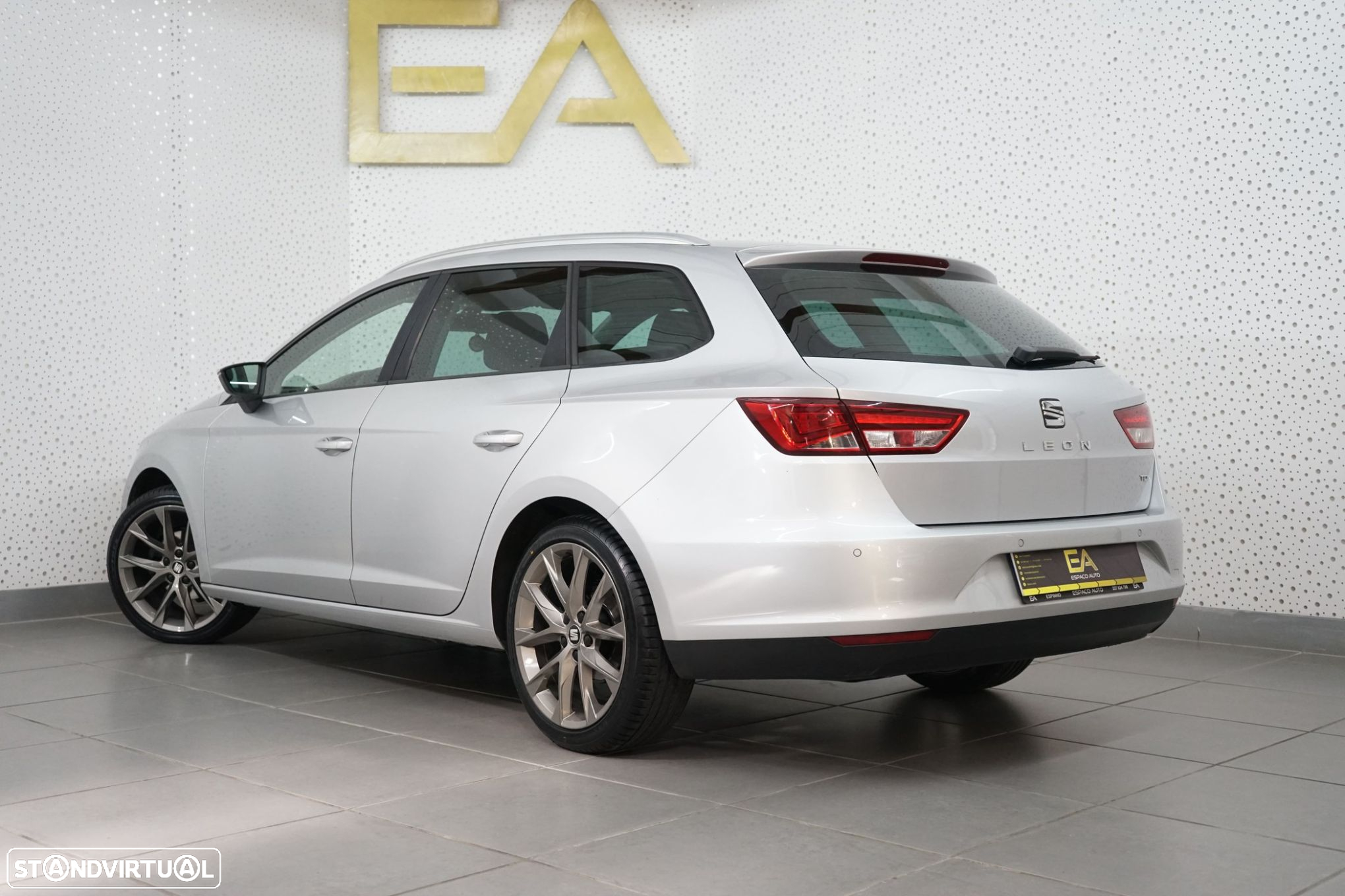 SEAT Leon ST 1.6 TDI S&S Style - 4