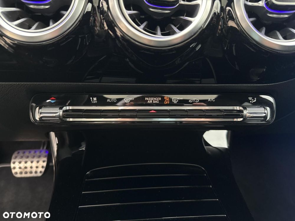 Mercedes-Benz CLA 200 7G-DCT - 18