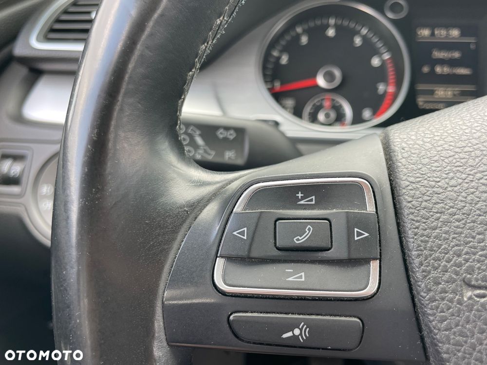Volkswagen Passat 1.8 TSI Individual - 33
