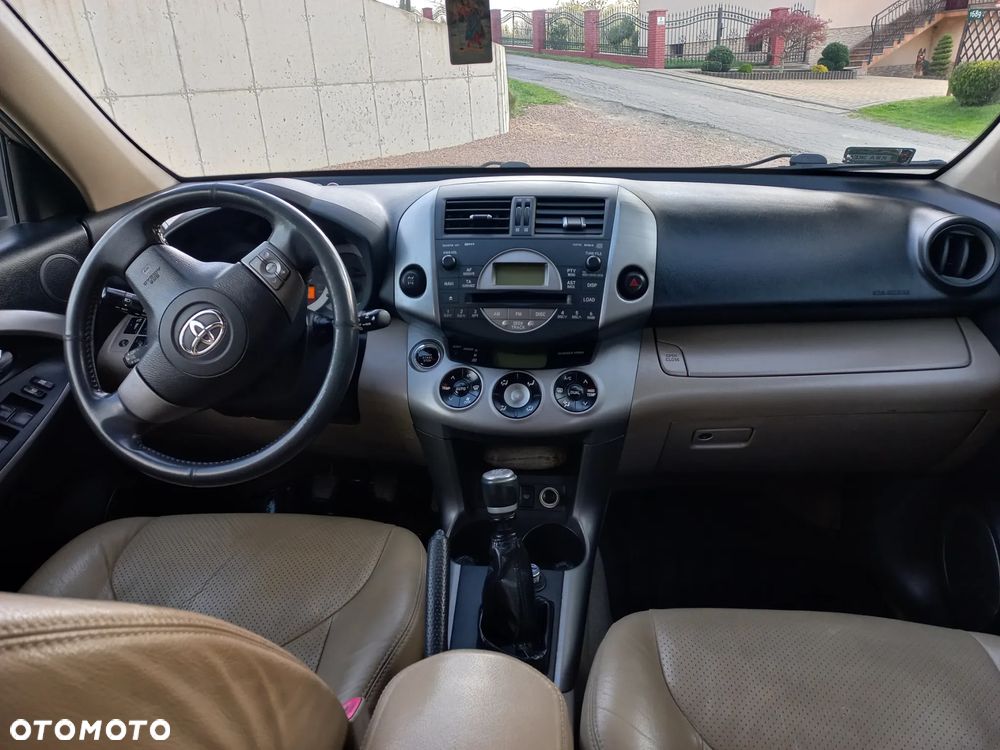 Toyota RAV4 2.2 D-4D Prestige - 17