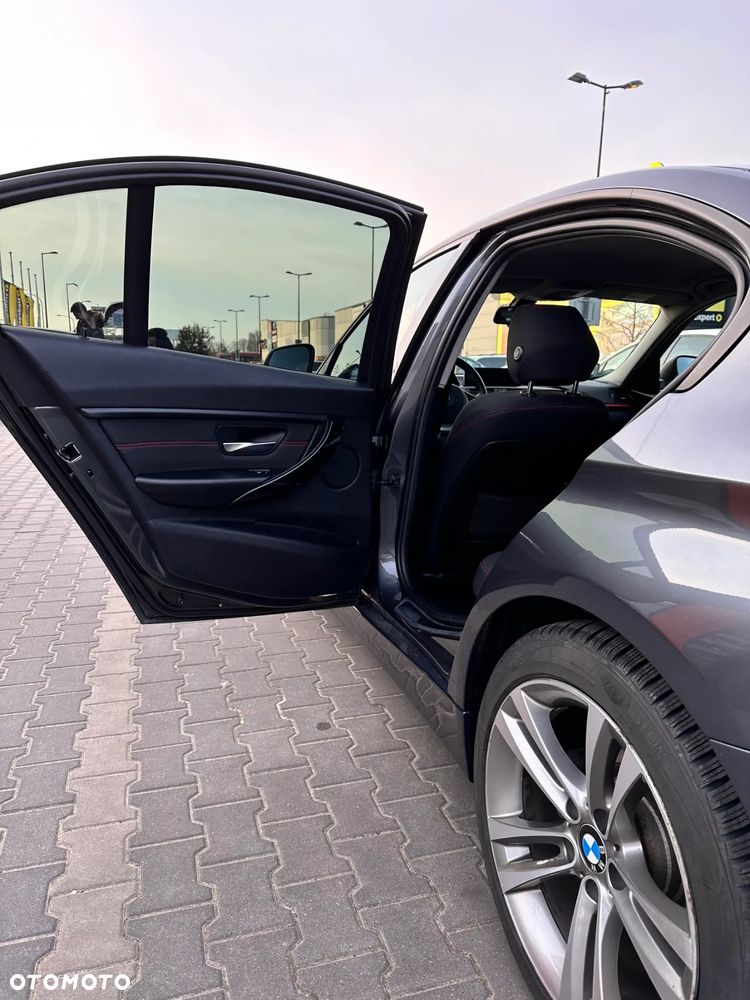 BMW Seria 3 320d Sport Line - 12