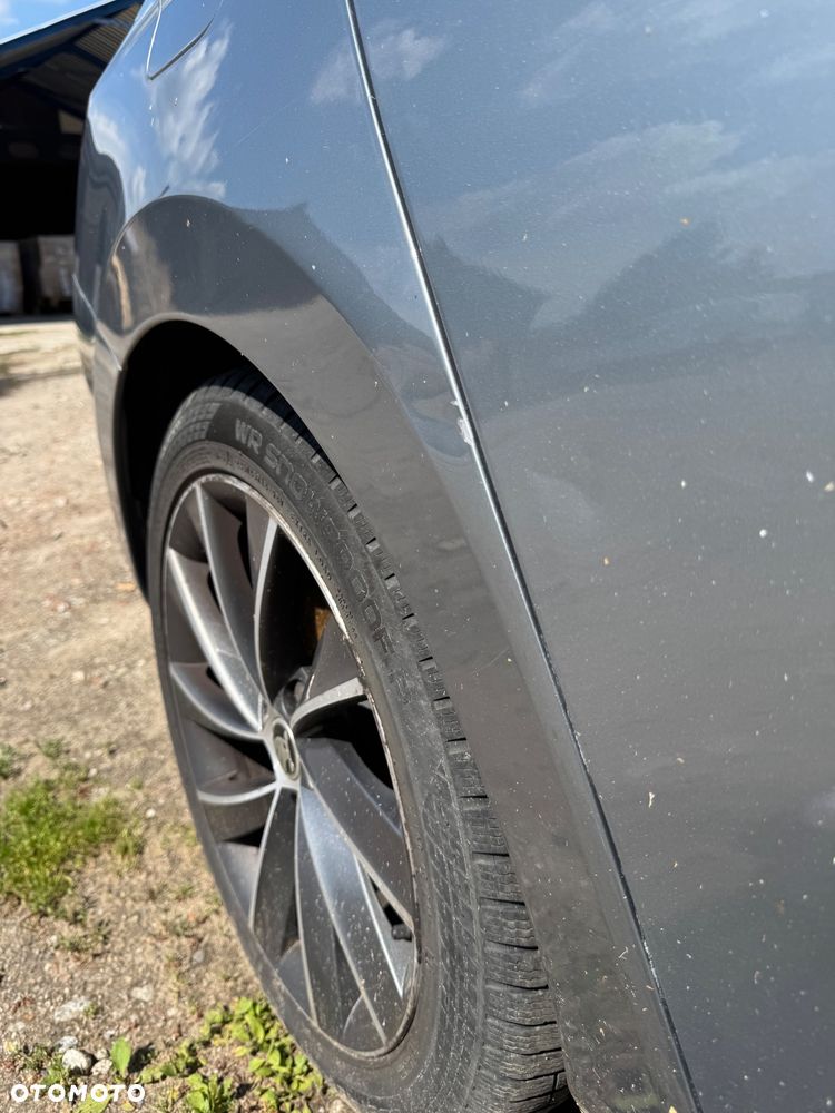 Skoda Superb 2.0 TDI 4x4 L&K DSG - 10