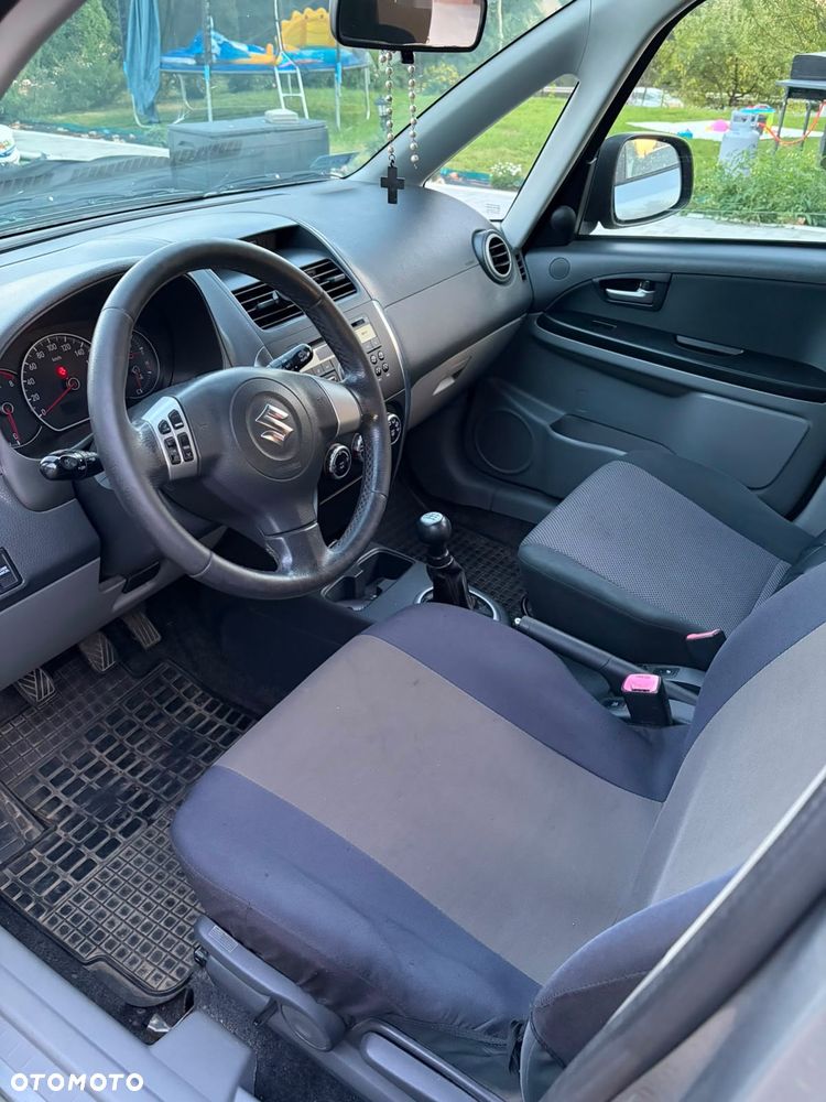 Suzuki SX4 - 10