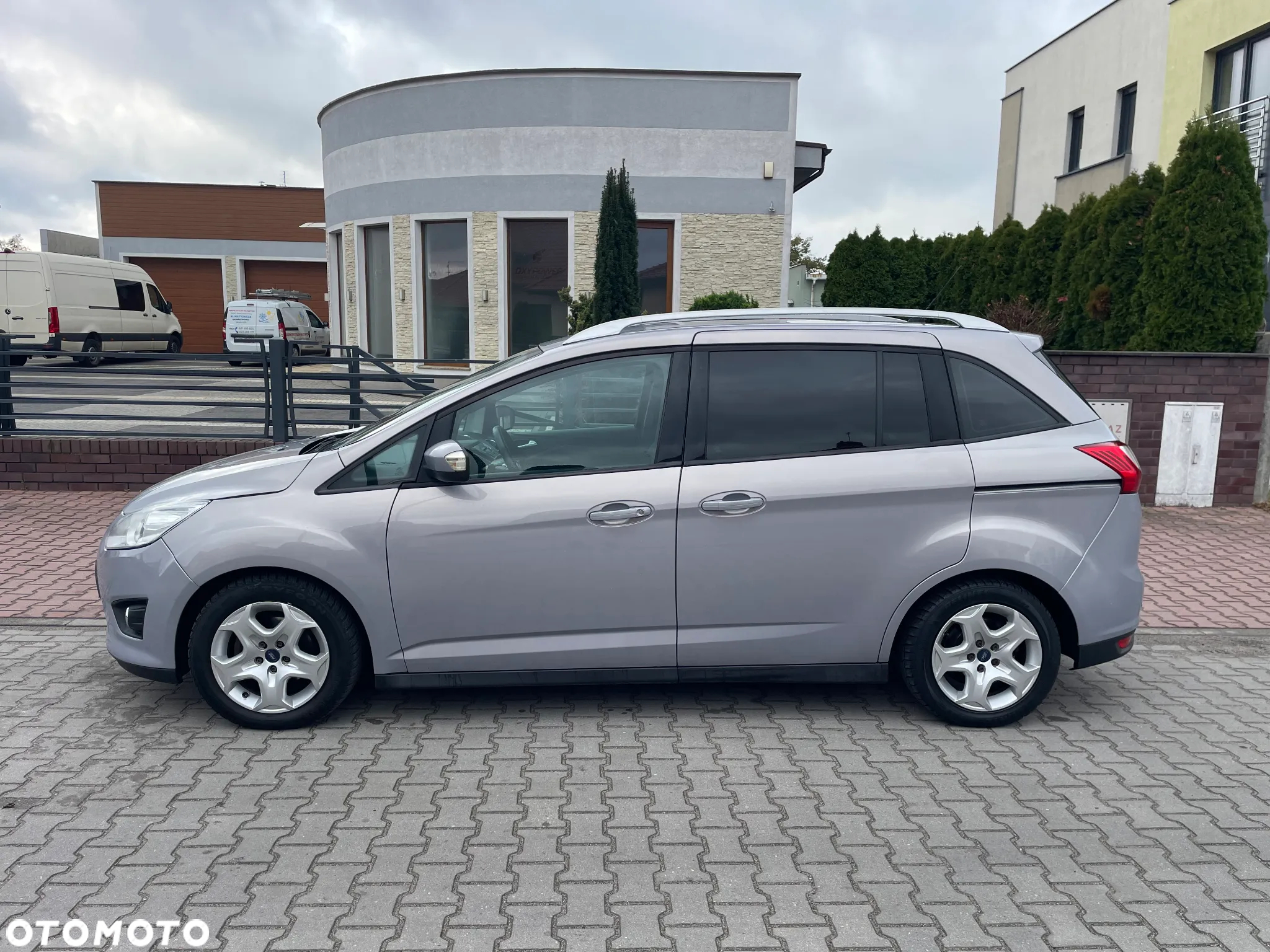 Ford Grand C-MAX - 9