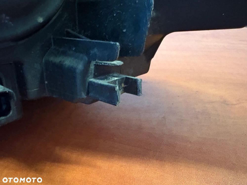 LAMPA PRZÓD PRAWA LIFT EU USZKODZONE MOCOWANIE 260103761R Renault Megane III - 11