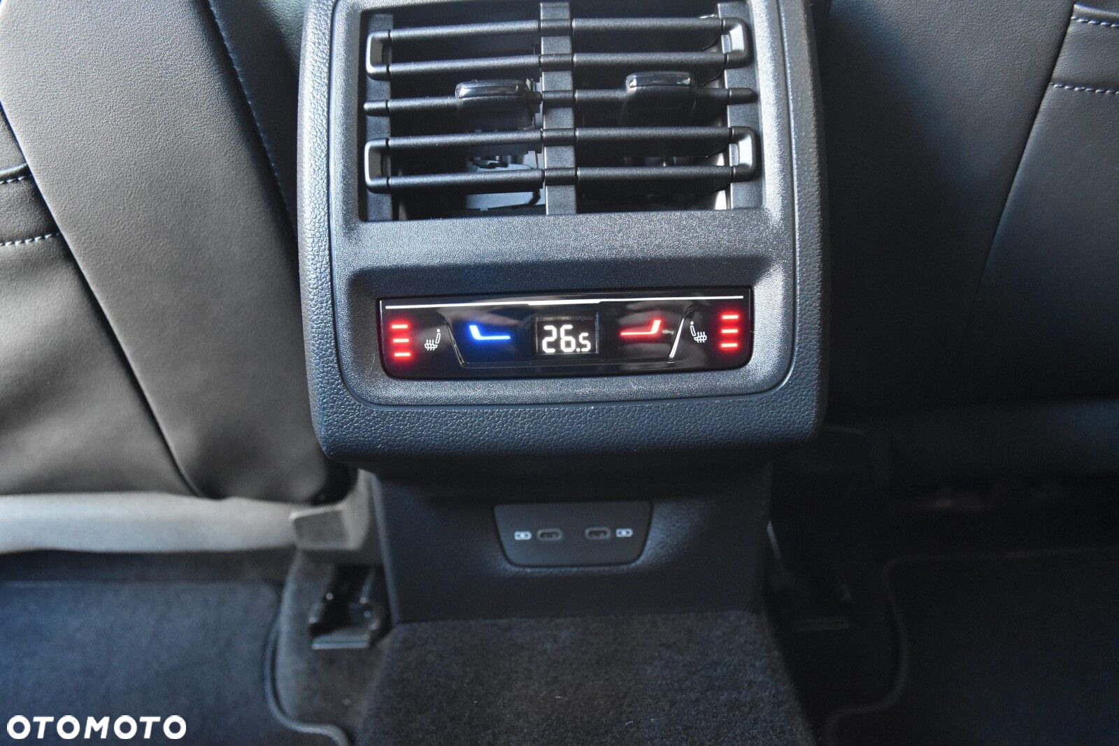 Volkswagen Golf VIII 2.0 TSI Style DSG - 38