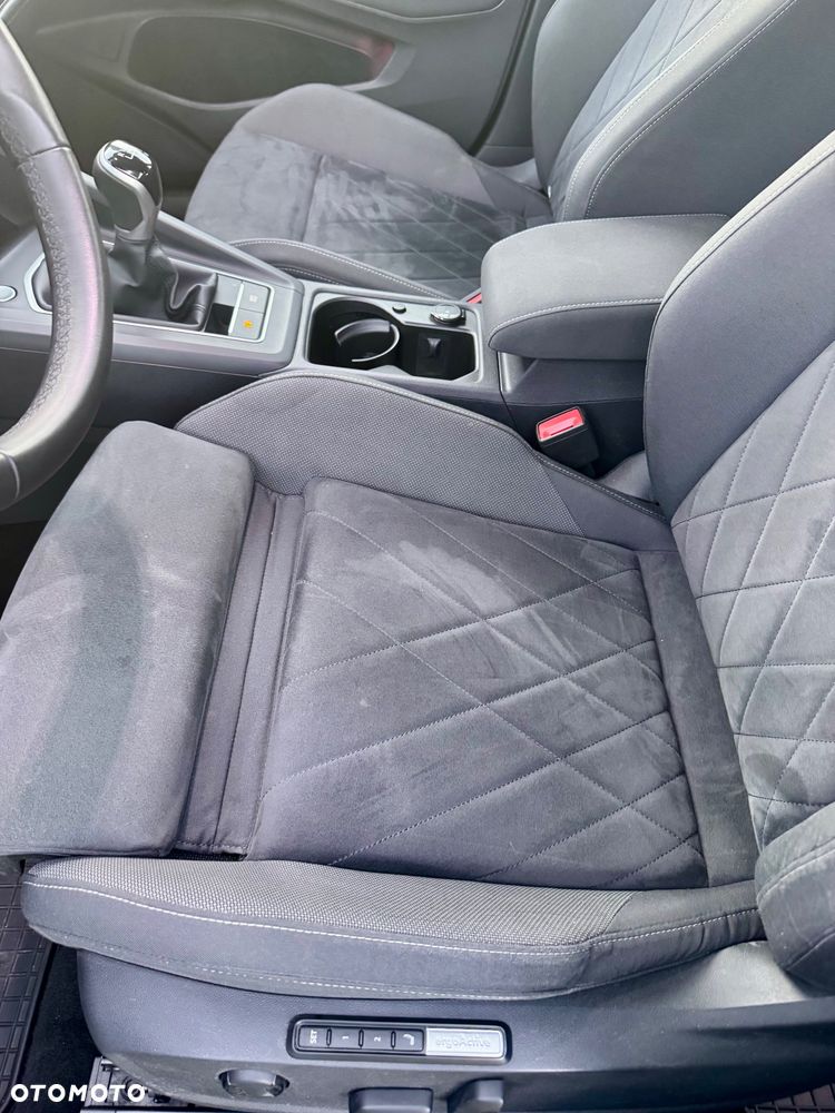Volkswagen Golf 1.5 TSI EVO Style - 16