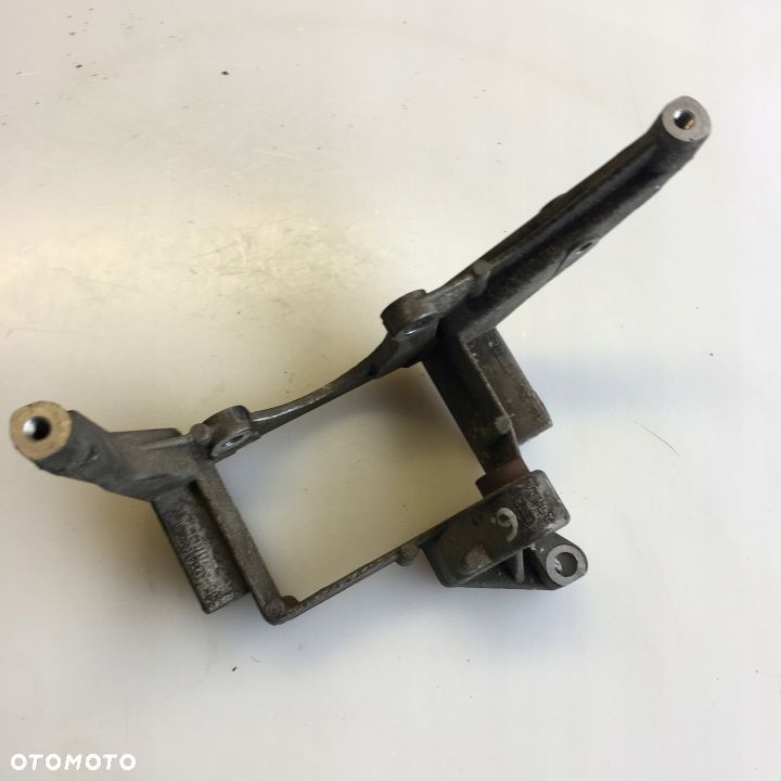 ŁAPA POMPY WSPOMAGANIA VW PASSAT B5 FL 078145383G - 1