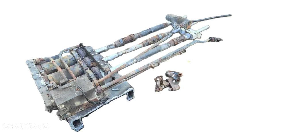MECHANIZM SIŁOWNIK NAPĘDU RUCHOMEJ PODŁOGI - 4