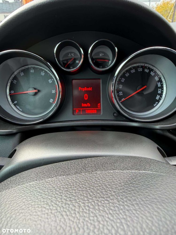 Opel Insignia - 8