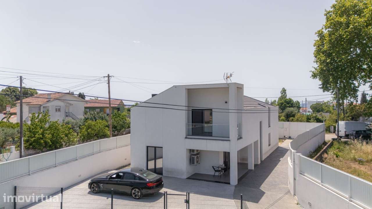 Moradia T3+1 de luxo com piscina salgada e total privacidade - Grande imagem: 2/21