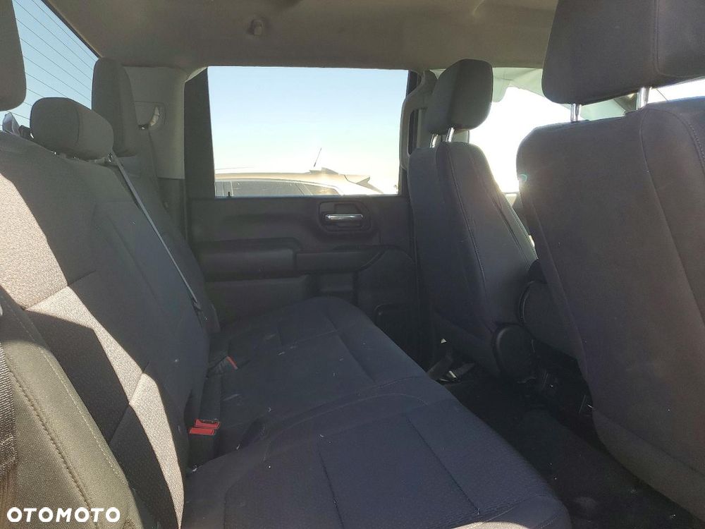 Chevrolet Silverado - 11