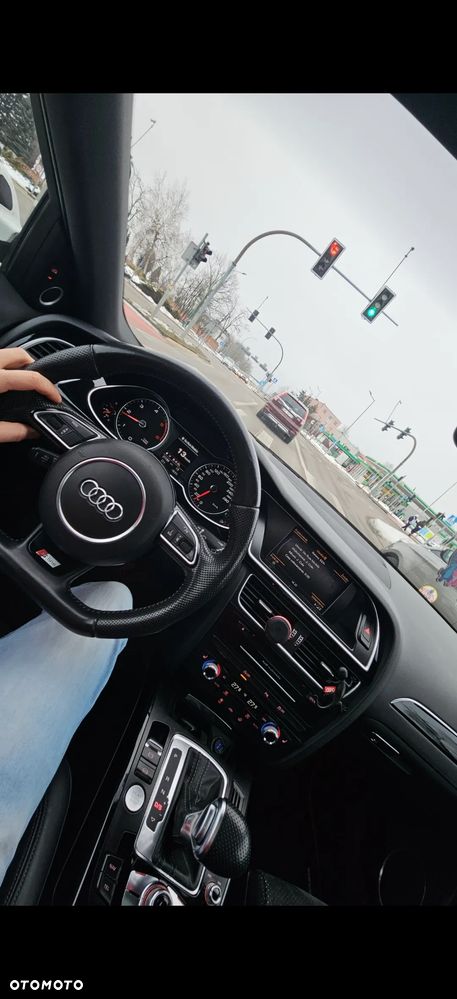 Audi A4 Avant 2.0 TDI Quattro S tronic - 9