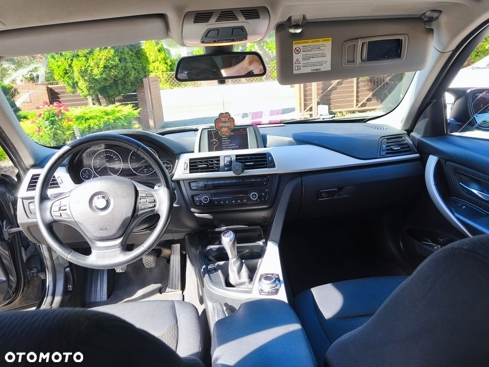 BMW Seria 3 320d - 10