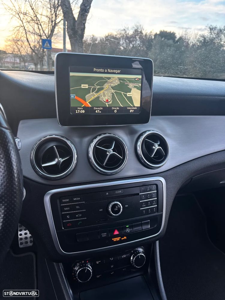 Mercedes-Benz GLA 180 d 7G-DCT AMG Line - 32