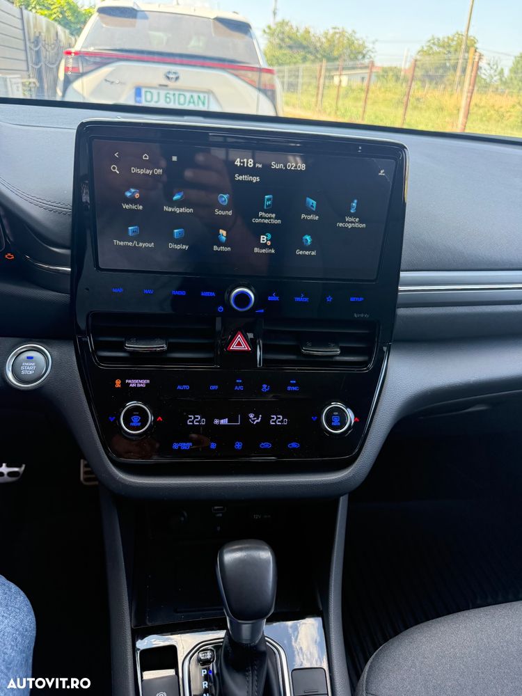 Hyundai IONIQ - 12
