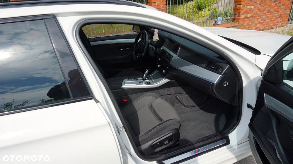 BMW Seria 5 525d xDrive Touring - 29