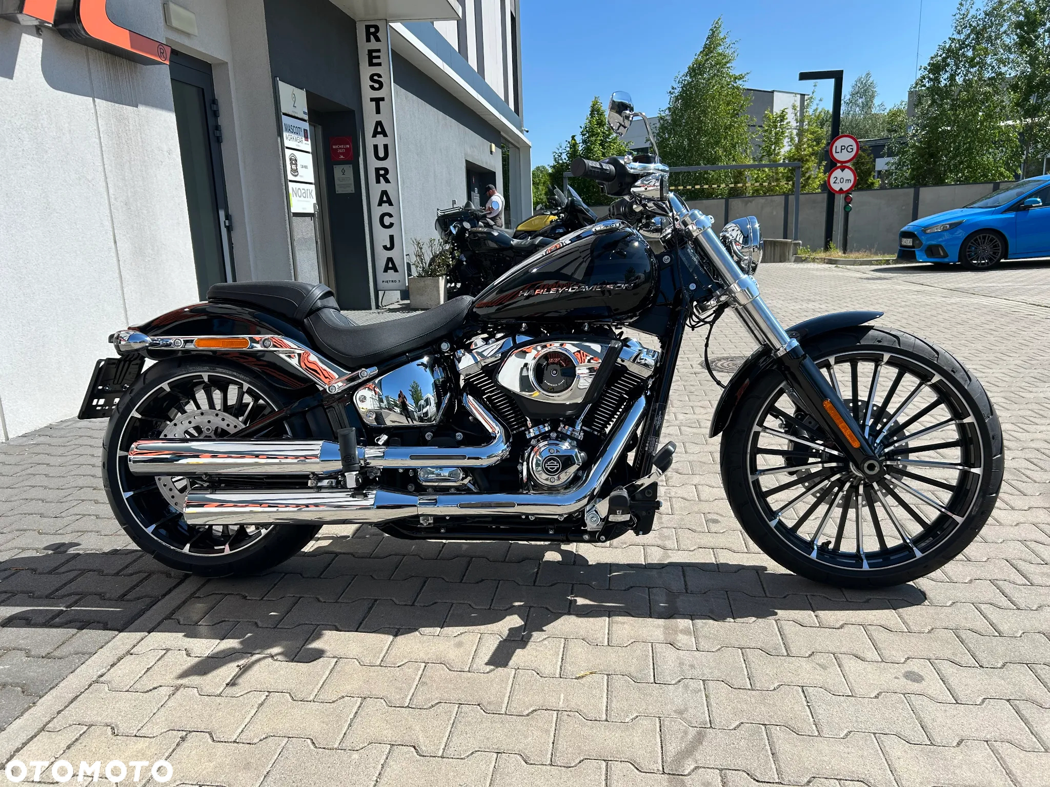 Harley-Davidson Softail Breakout - 3
