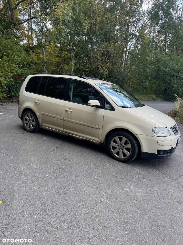 Volkswagen Touran 2.0 TDI DPF Highline DSG - 2