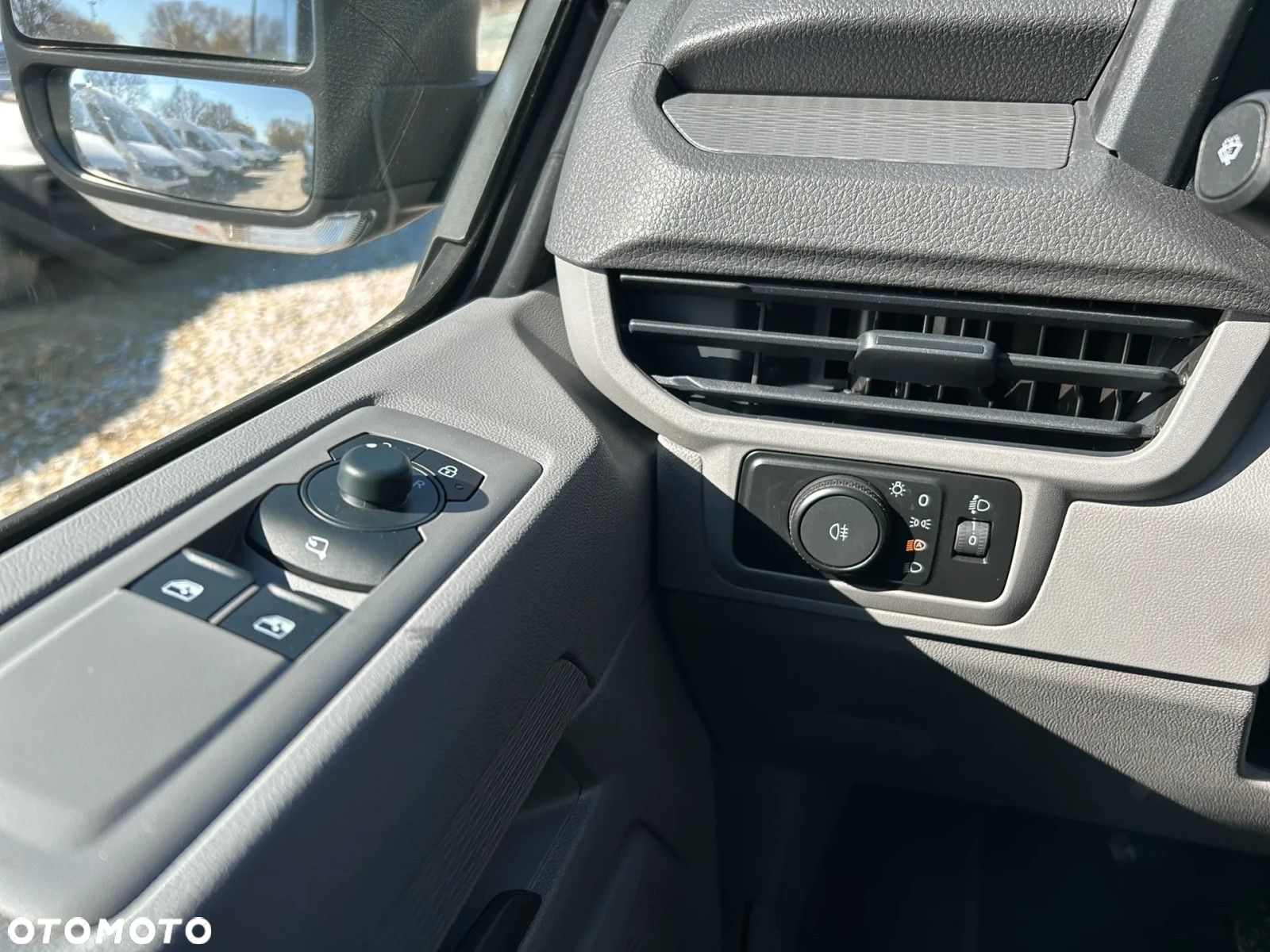 Volkswagen Transporter T7 Furgon (L2) AUTOMAT, 2.0 TDI 170KM, r.o. 3500 mm - 21