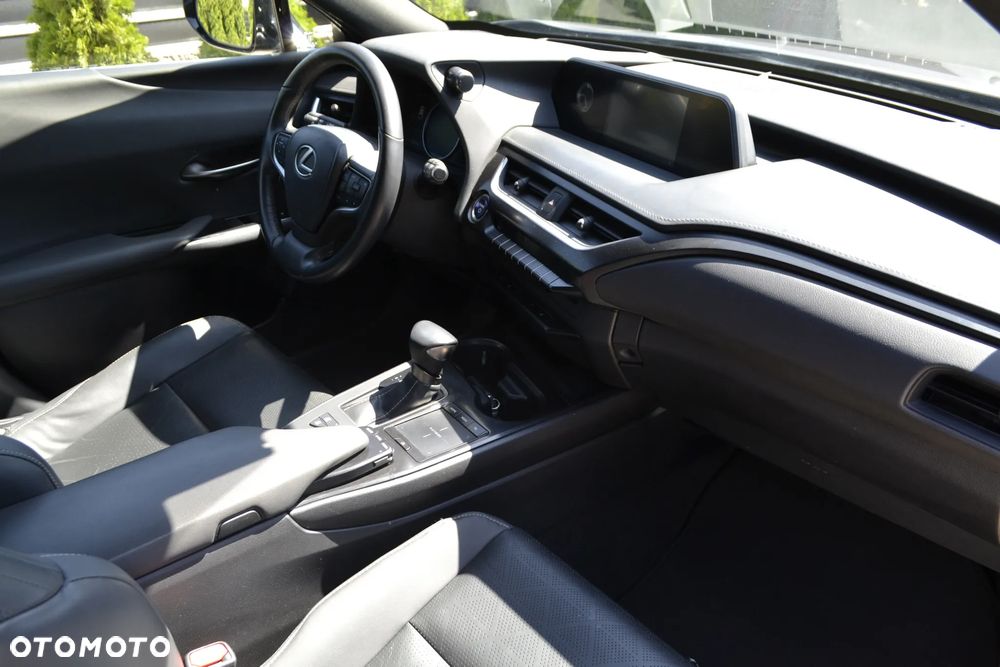 Lexus UX 250h Prestige 2WD - 36
