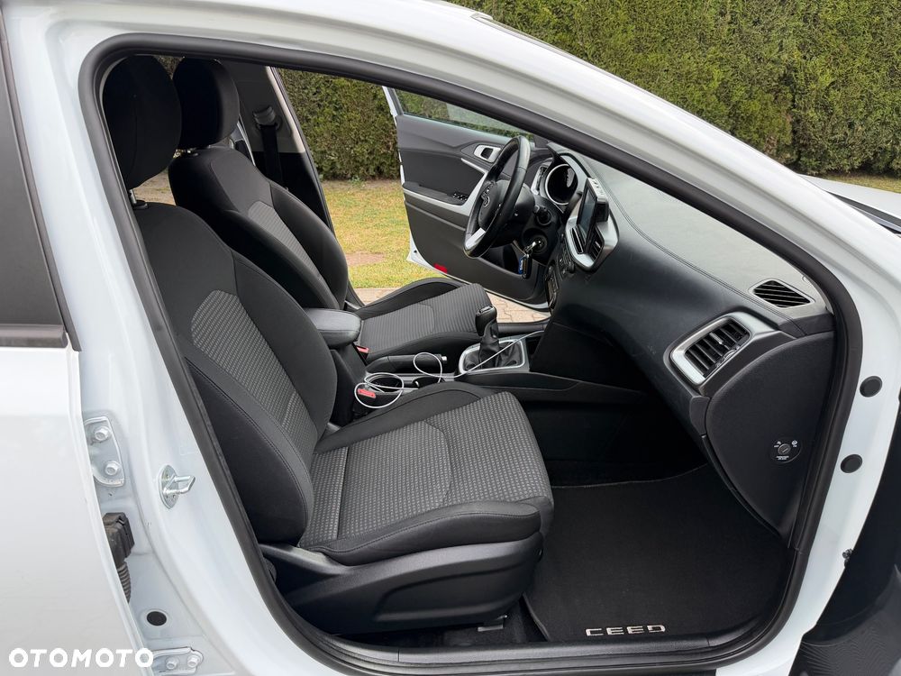 Kia Ceed 1.4 L Business Line Plus - 24