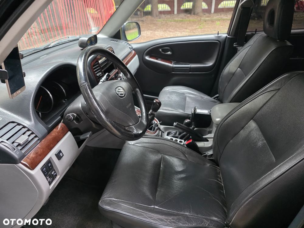 Suzuki Grand Vitara 2.0 - 9