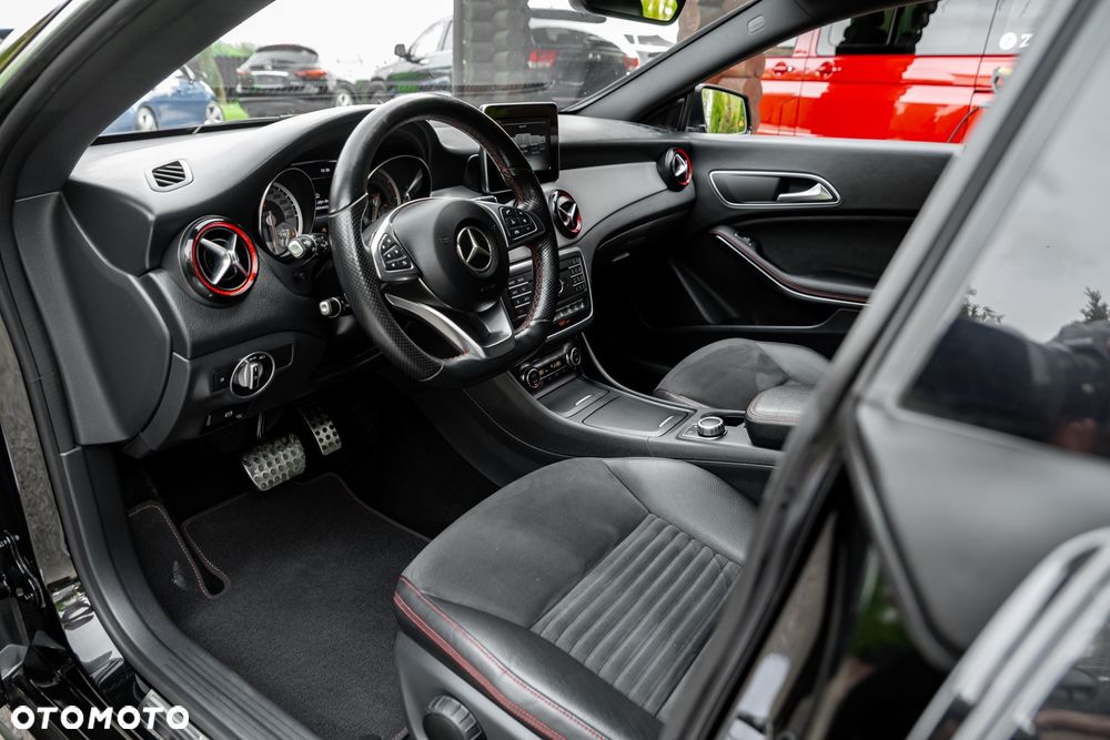 Mercedes-Benz CLA 250 4Matic 7G-DCT AMG Line - 17