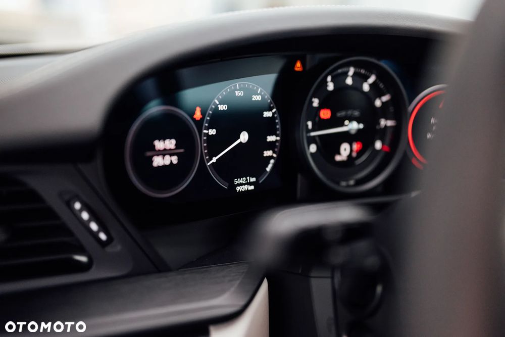 Porsche 911 Carrera GTS - 28