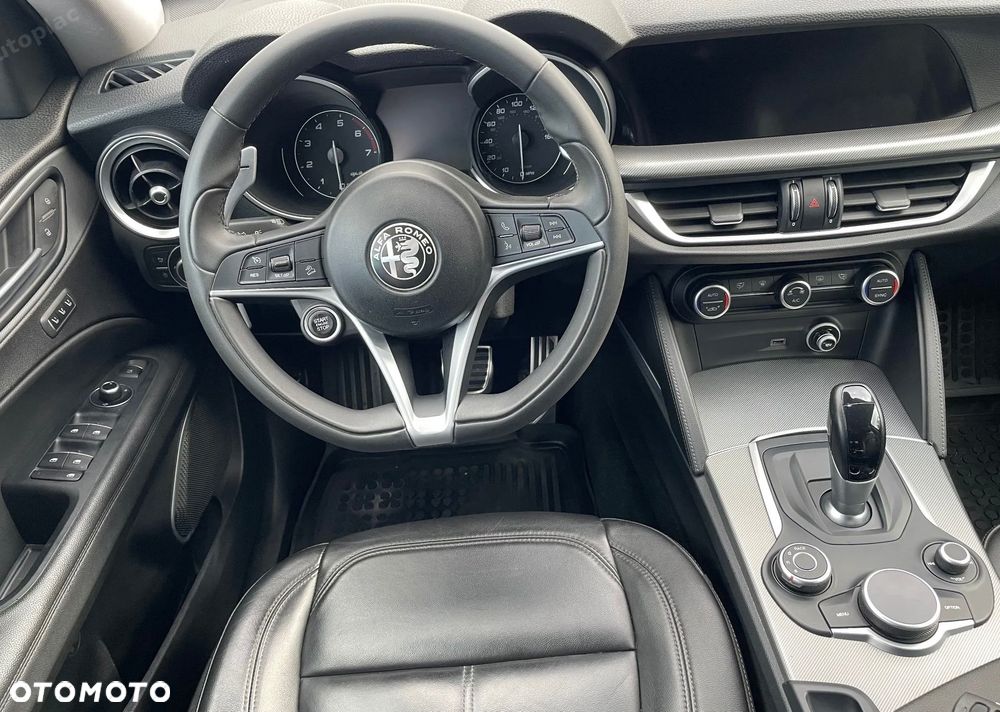 Alfa Romeo Stelvio - 11