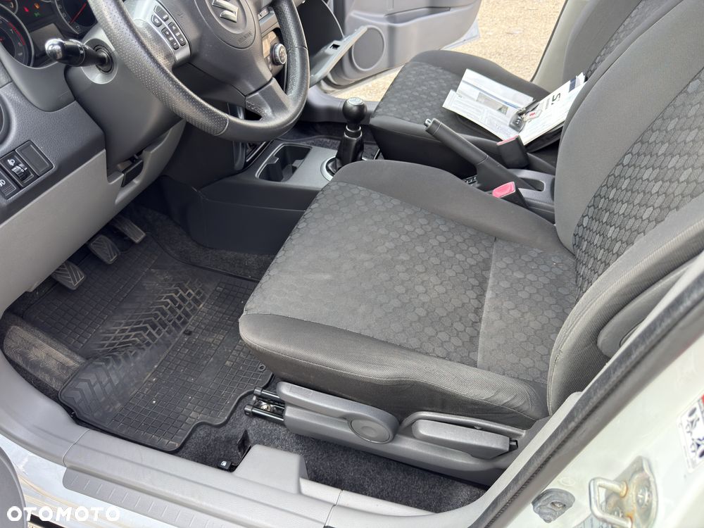 Suzuki SX4 Classic 1.6 VVT 4x4 Comfort - 36