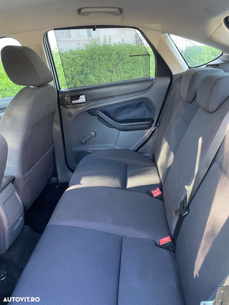 Ford Focus 1.6 Ambiente - 19