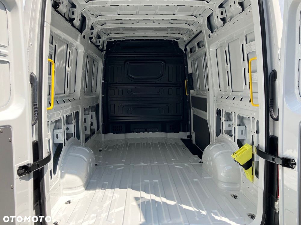 Volkswagen Crafter 35 2.0 TDI L3H3 3640 140 KM - 16