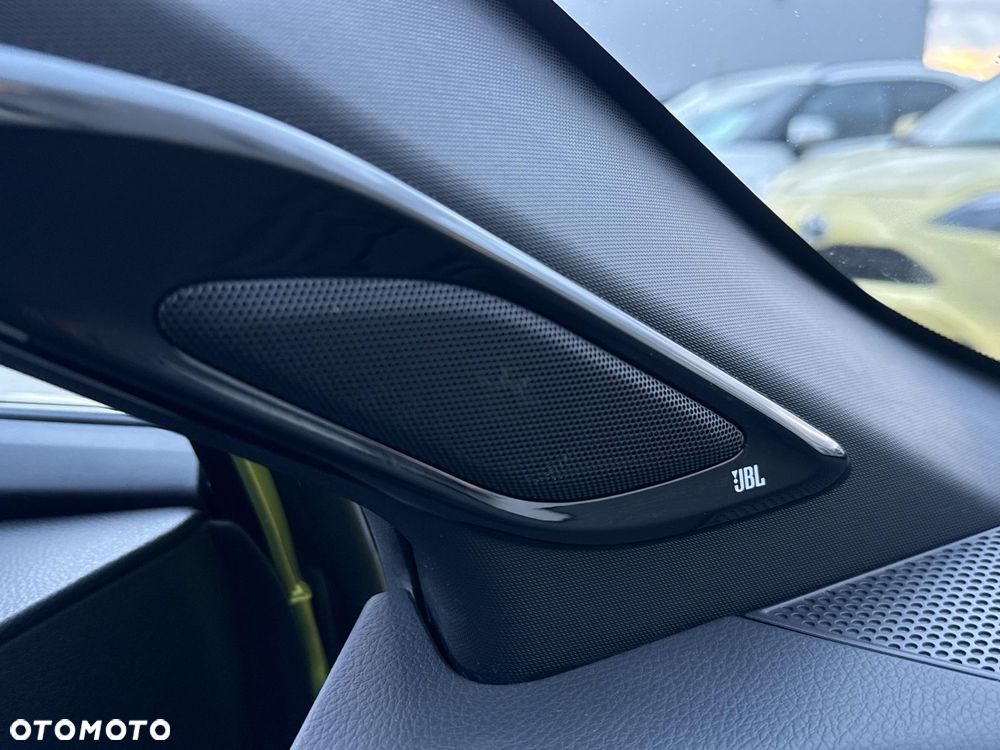 Toyota C-HR 1.8 Hybrid Neon Lime powered by JBL - 22