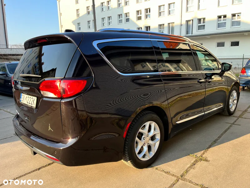 Chrysler Pacifica - 2